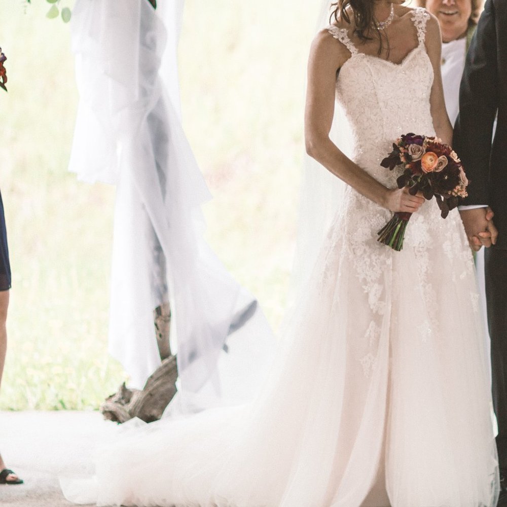 Essense of Australia Size 2/ 0 D2122 Wedding Gown